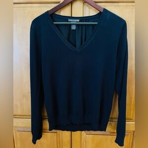 Chelsea & Theodore Navy V-Neck Sweater - Size Large